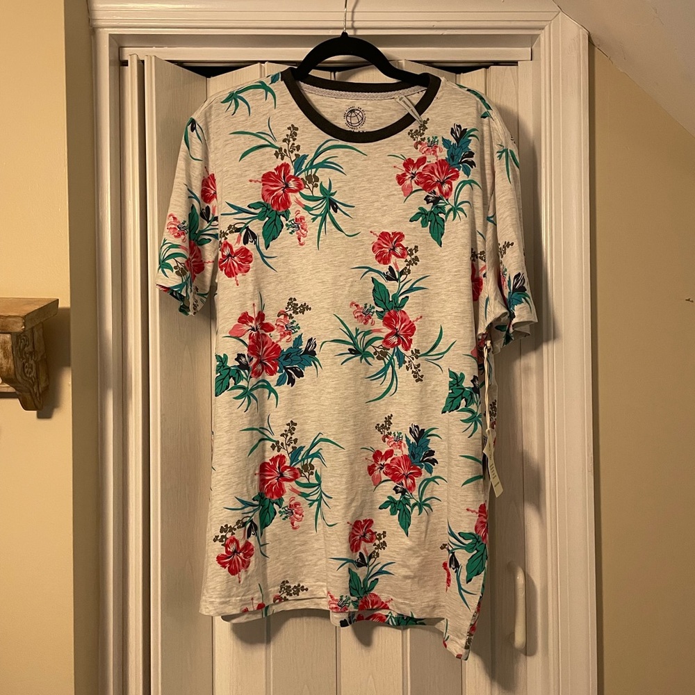 Free Planet Organic Cotton Hibiscus Floral T Shirt NWT